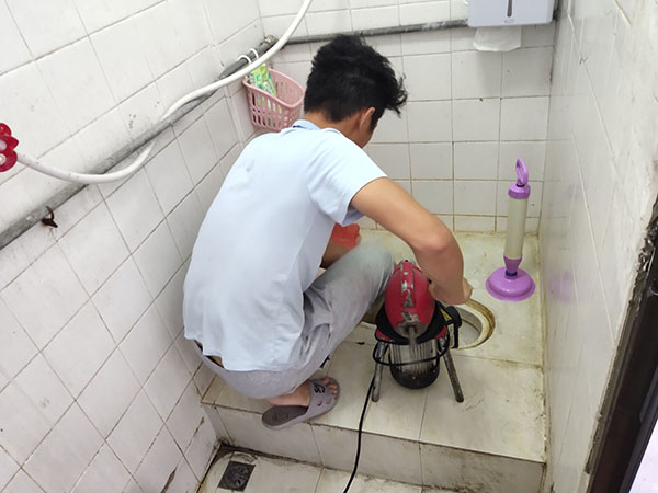 南昌肥皂掉到馬桶里把馬桶堵住了怎么辦？馬桶堵住了怎么辦